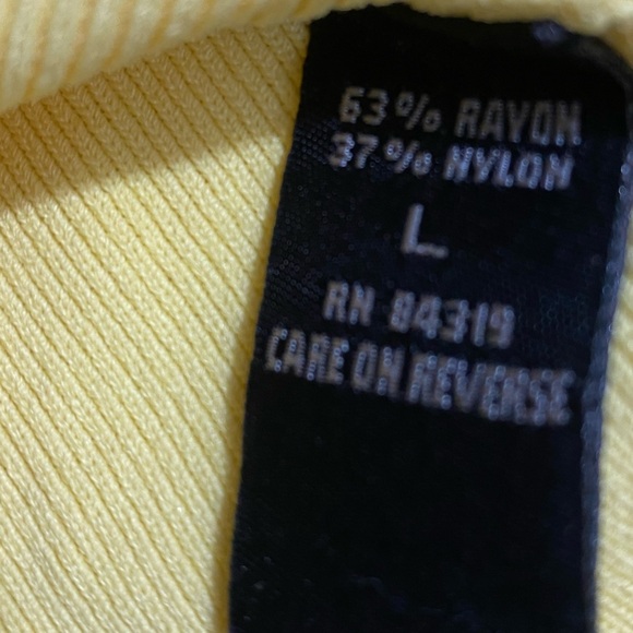 Cyrus Blouse Womens Size Large Sunshine Yellow Stretchy Ruffle Trim V-Neck Top - Picture 6 of 7